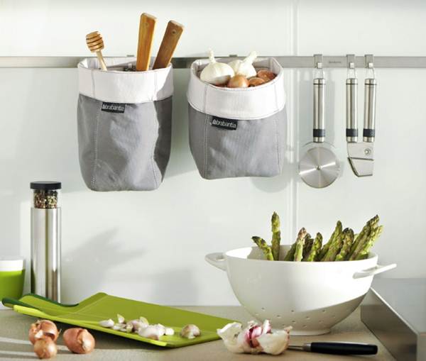 Cestas de tela para almacenar objetos en la cocina