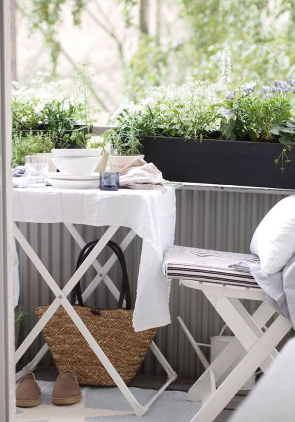 Comedor al aire libre en balcón