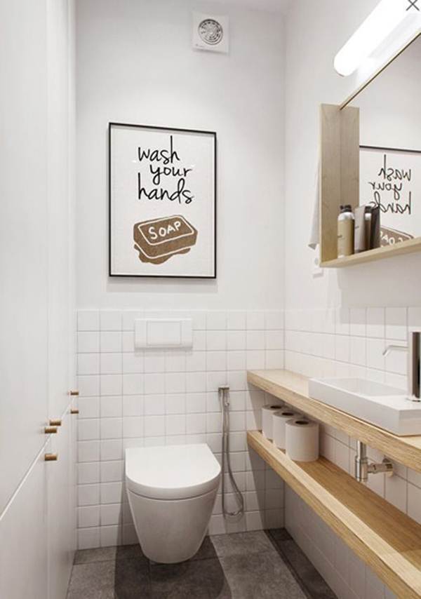 Poster en la pared del baño