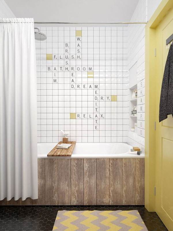 Original baño con toques de madera y tonos pastel
