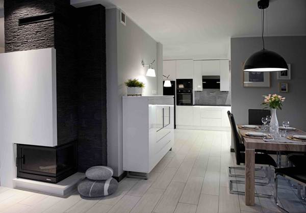 Decoración en blanco y negro para un ambiente multifunción