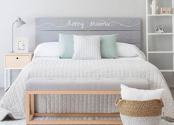 Detalles en gris claro para un dormitorio soft