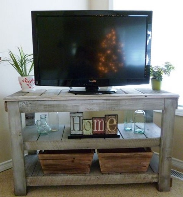 Mueble de televisión hecho con palets