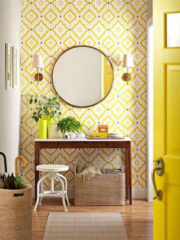 Papel pintado amarillo y blanco para el recibidor