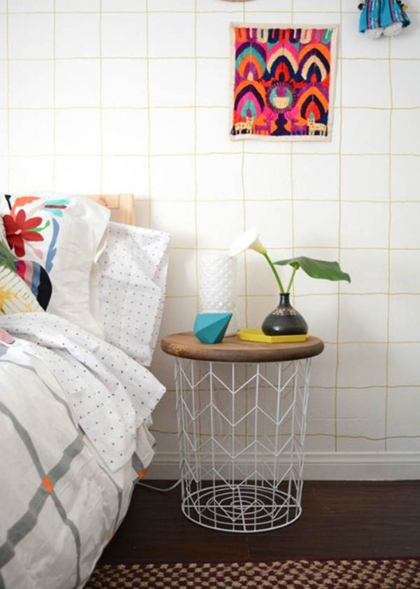 Cesta metálica como mesa de noche