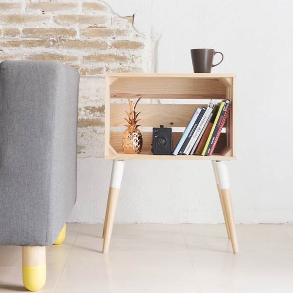 Mesa auxiliar con caja de madera