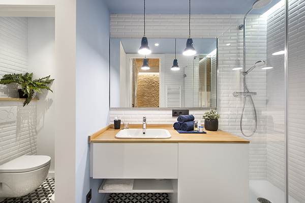 Baño pequeño y bien distribuido