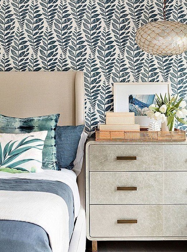 Dormitorio con flores