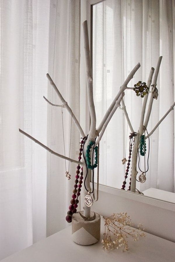 Joyero DIY con una rama de árbol