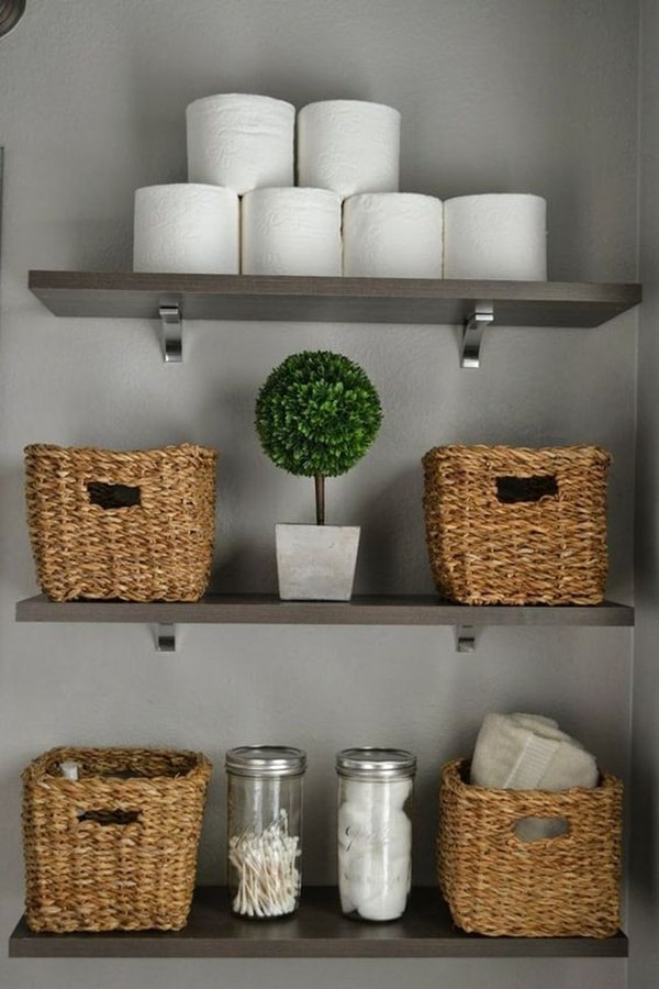 Pequeñas cestas de mimbre para el baño