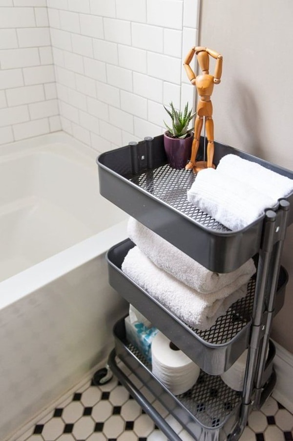 Mueble con ruedas para el baño