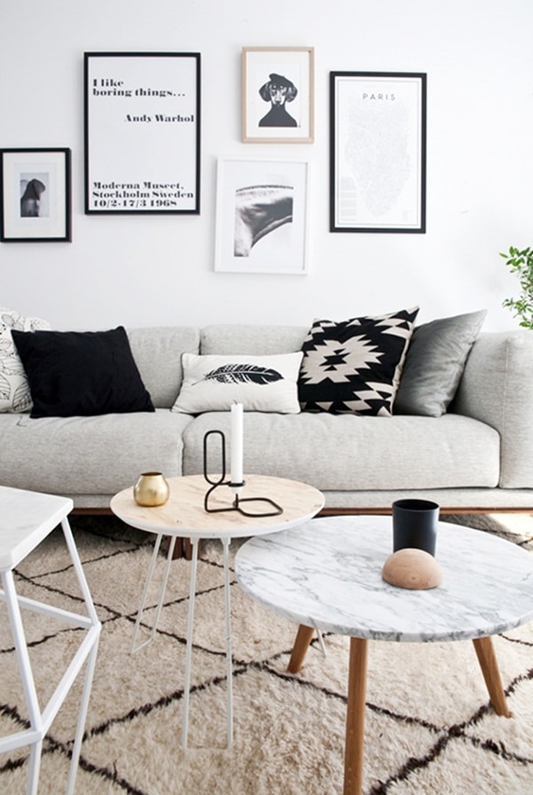 Salón escandinavo con toques bohemios