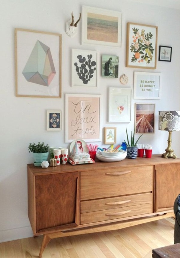 Decoración con láminas y cuadros
