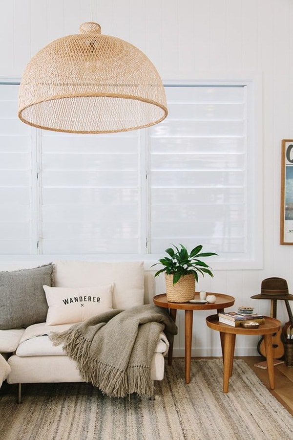 Lámpara de mimbre para decorar la sala con poco dinero