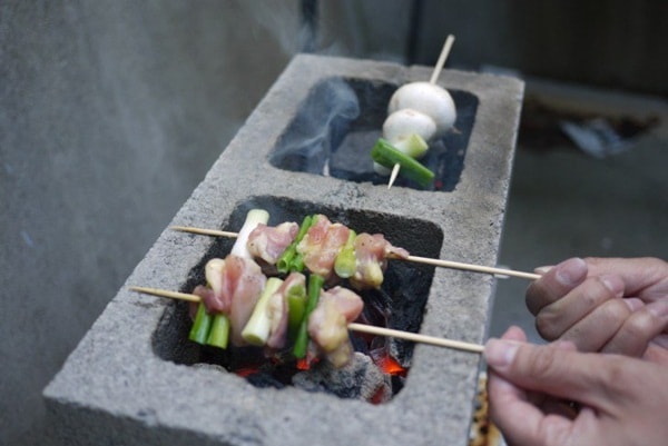 Barbacoa casera con ladrillos de hormigón