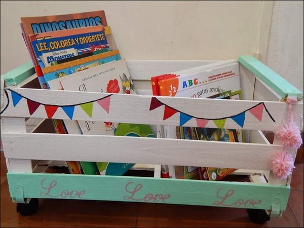Revistero con caja de madera decorada