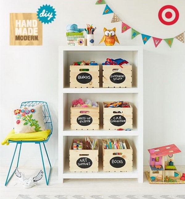 Espacio de almacenaje con cajas de madera
