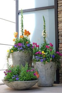 Diseño de jardines con flores. Jardinería. Decoración con flores.