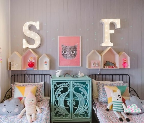 Letras luminosas en dormitorios infantiles
