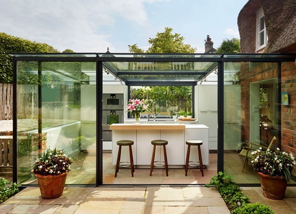 Cocina de exterior con cerramiento de cristal