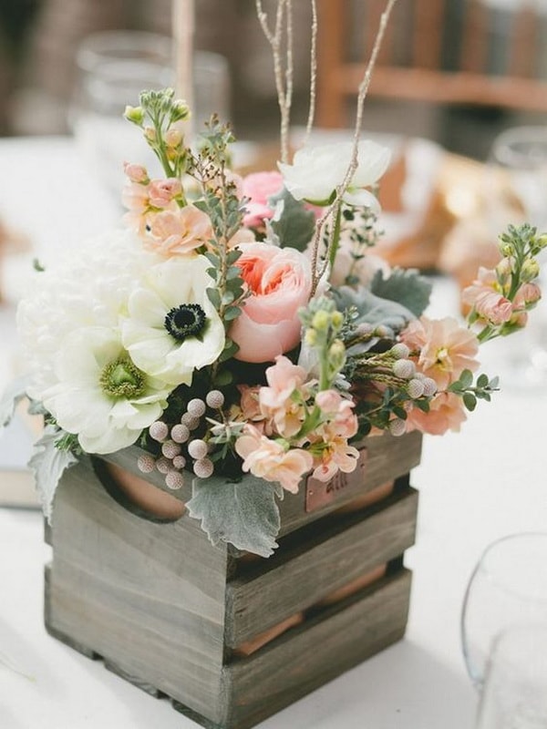 Arreglos florales con cajas de madera