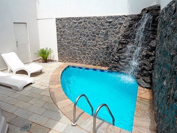 Piscinas de obra para patios pequeños