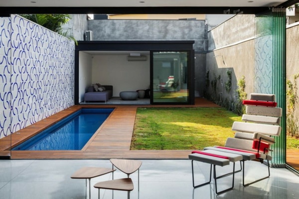 Piscinas de obra para patios alargados