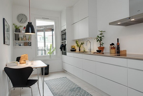 Cocina comedor en blanco y negro