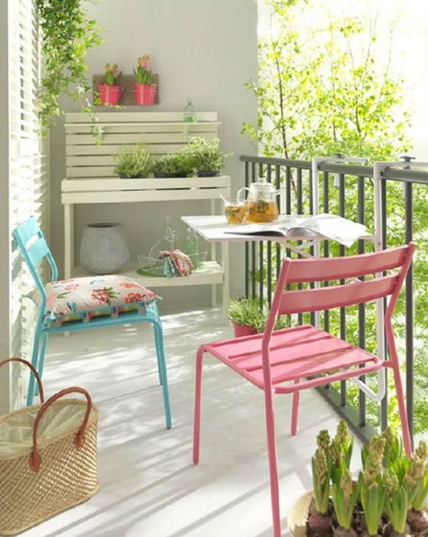 Sillas de colores para comedores en balcones