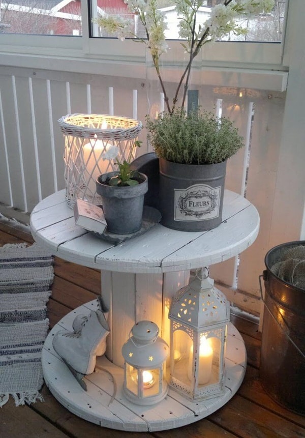 Farolillos con velas en exteriores