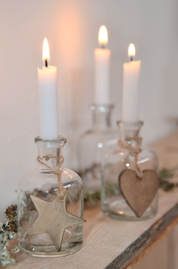 Candelabros con botellas de vidrio