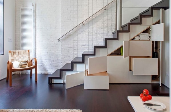 Espacio de almacenaje bajo la escalera
