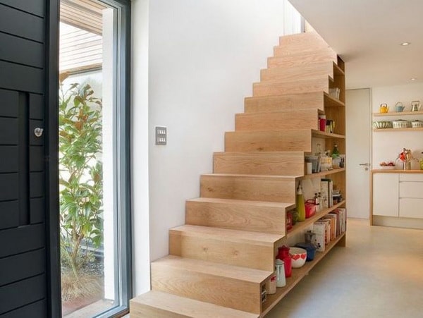Escaleras con espacio de almacenaje