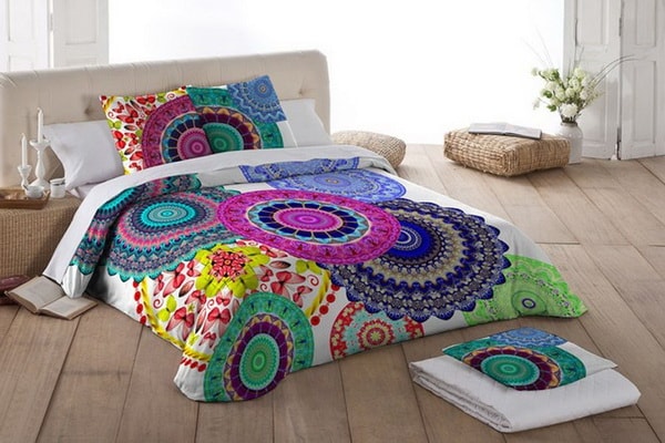 Cubre camas con mandalas coloridos