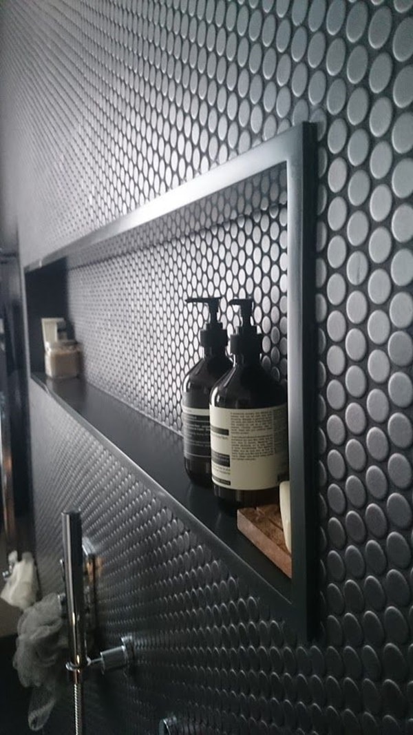 Azulejos mini negros en la cocina