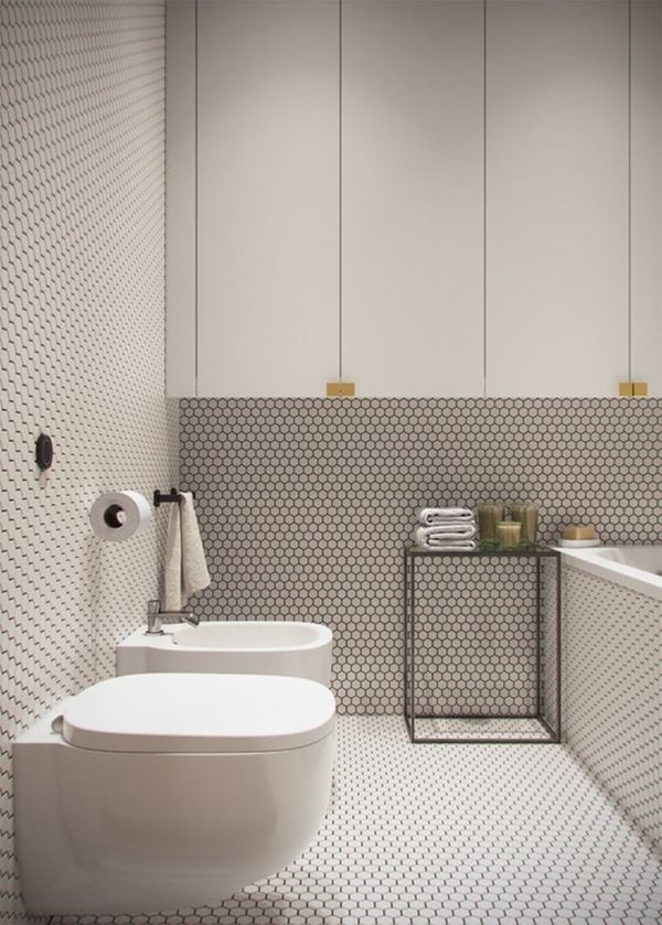 Revestimiento de baño con azulejos mini hexagonales