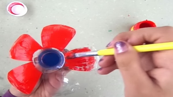 Guirnaldas de luces con botellas de plástico
