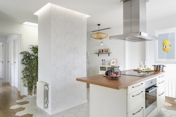 Isla de cocina con encimera de madera