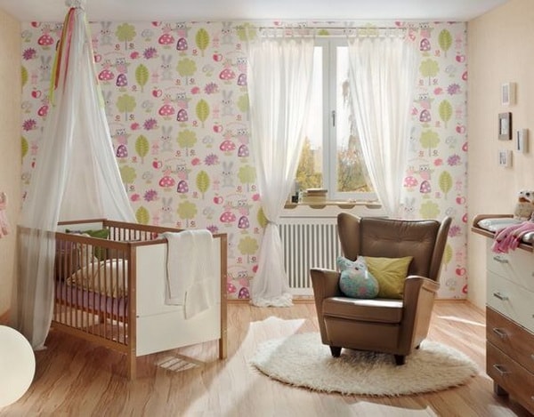 Habitaciones de bebé, papel pintado, muebles infantiles.