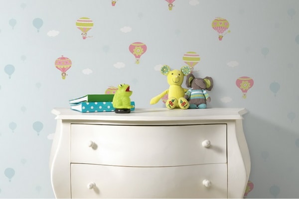 Mueble de almacenaje para bebés y papel pintado infantil