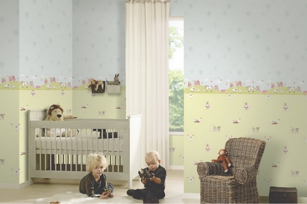 Dormitorio de bebé con papel pintado