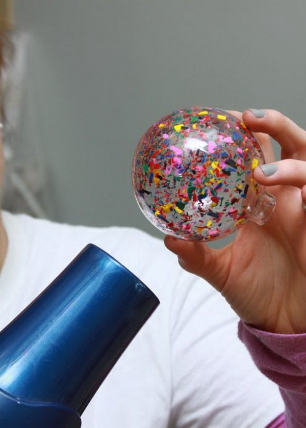 Proyecto bolas de Navidad de cristal personalizadas con crayones