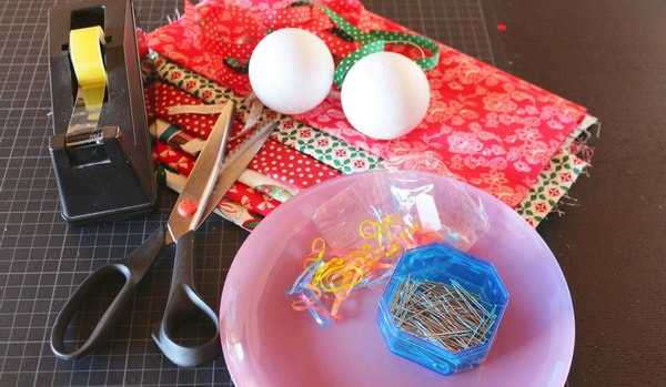 Proyecto: bolas de Navidad con esferas de poliestireno expandiodo