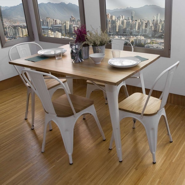Mesa de comedor y sillas de estilo industrial
