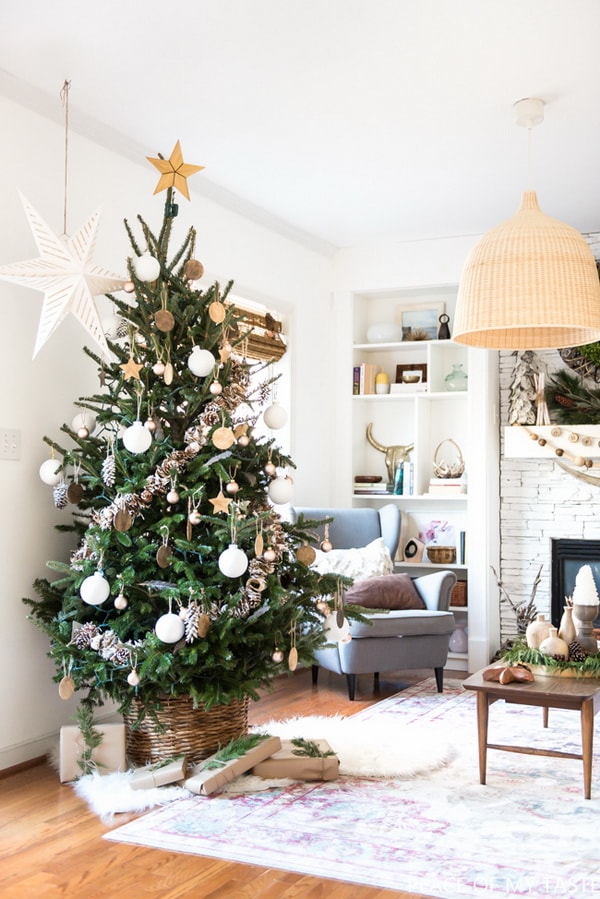 Árbol de Navidad en una cesta