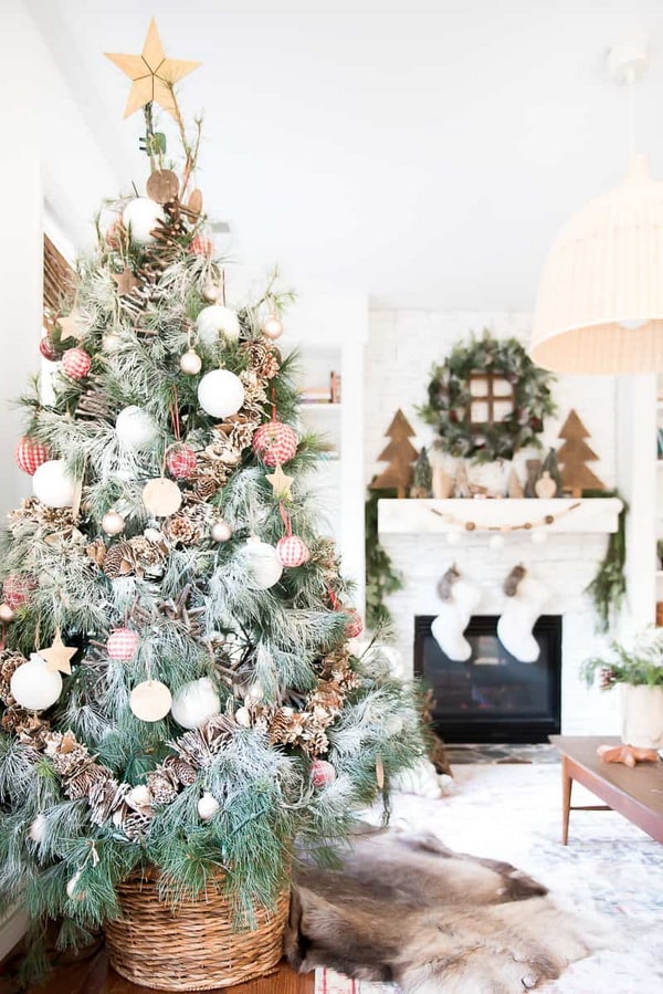 Piñas como adornos navideños