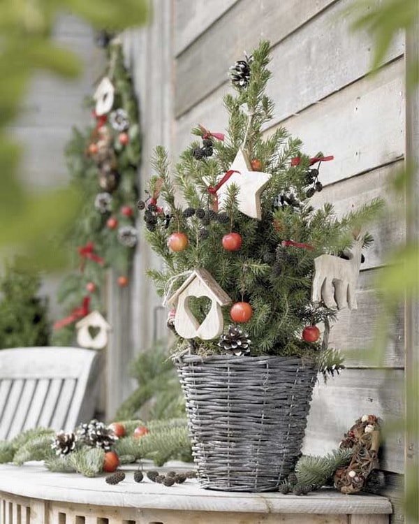 Árboles de Navidad pequeños en cestas