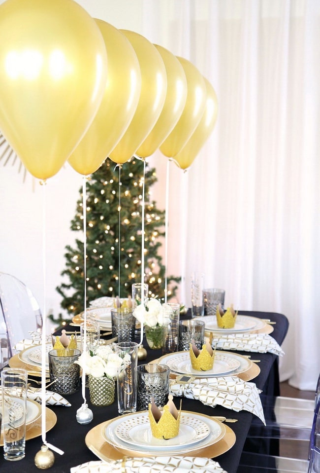 Globos para decorar la mesa de Nochevieja