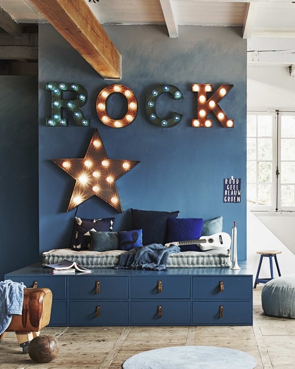 Decorar con carteles luminosos