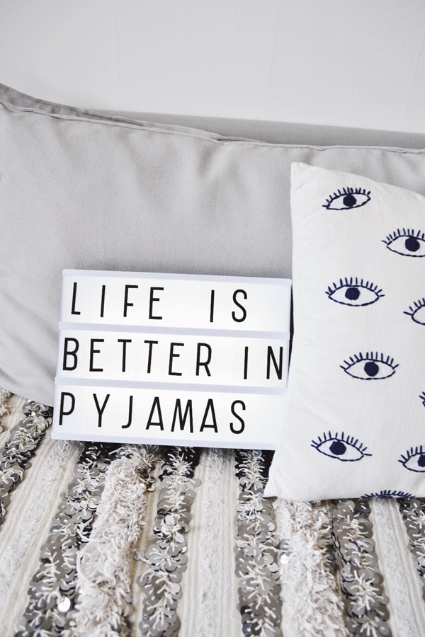 Frases positivas en cajas de luz